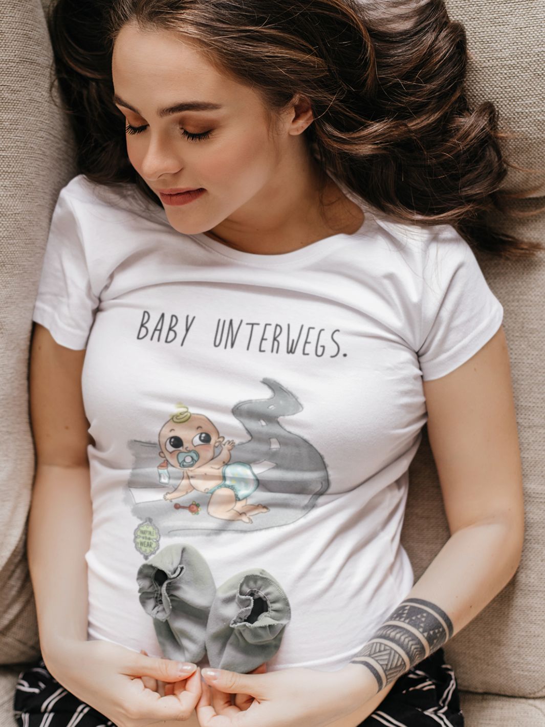 BABY UNTERWEGS (BABY ON THE WAY) - 100% Bio, Premium T-Shirt